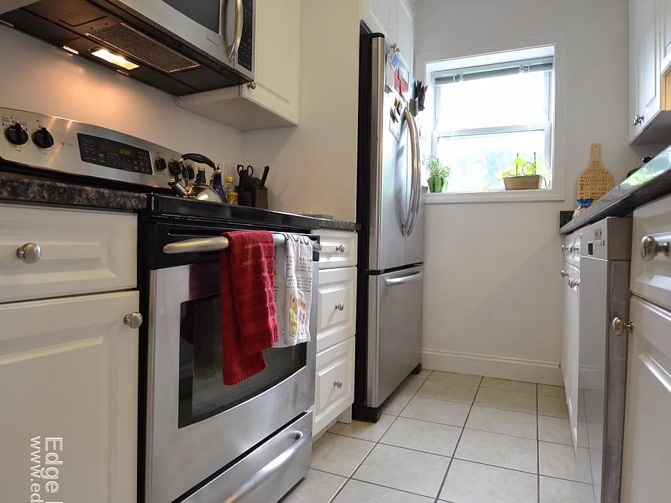 140 Newton St #4