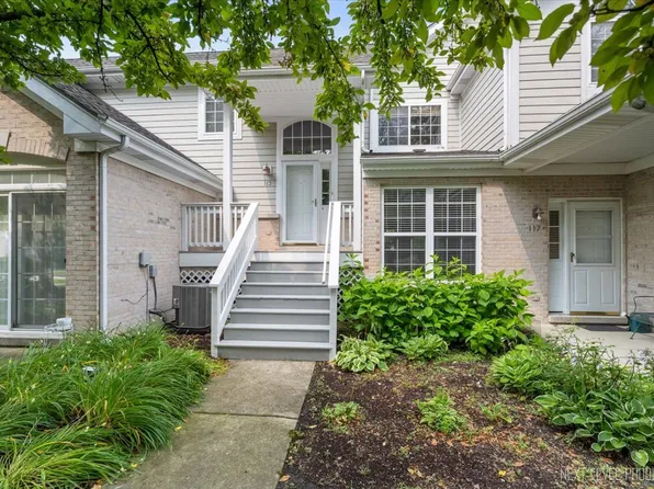 113 Stonewood Pl, Aurora, IL 60506