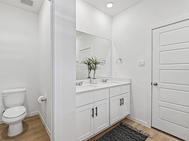 407 Robin St — Photo 36