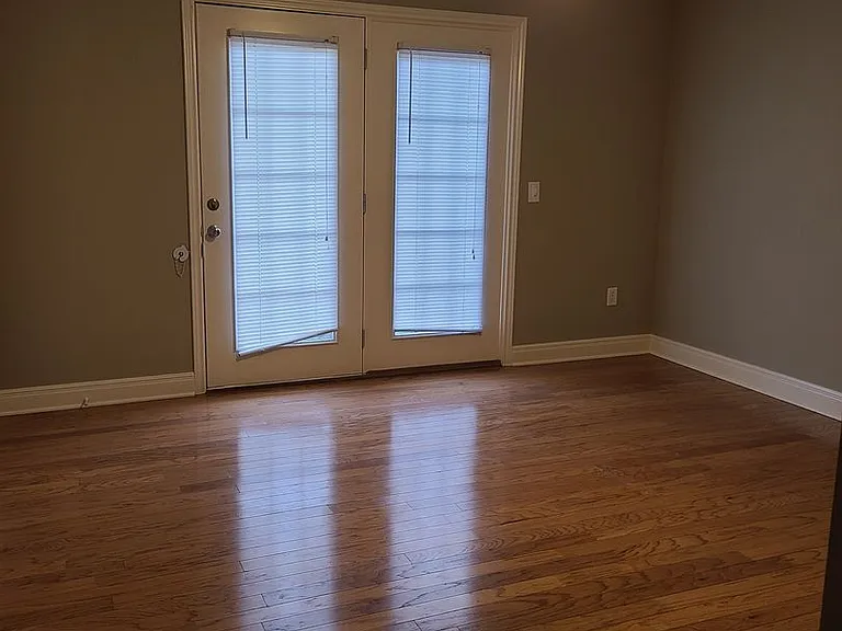 2111 Raguet St #1-10 — Photo 17