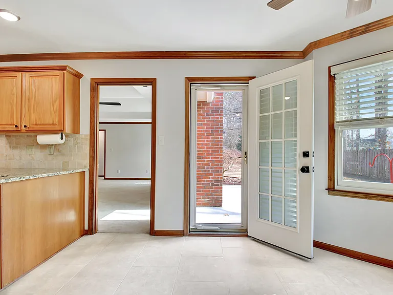 401 Tenterden Curv — Photo 34