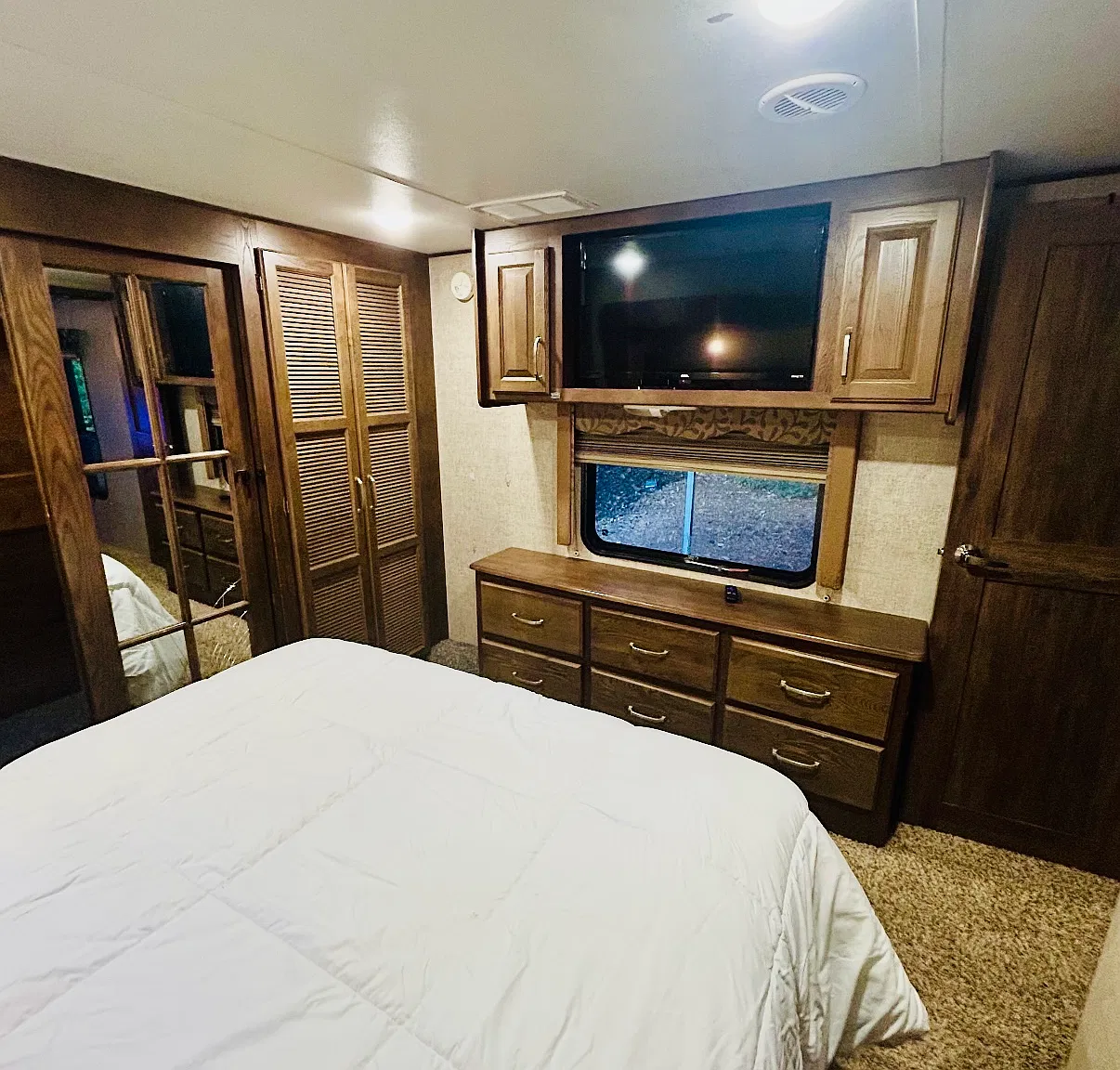 2 bed, 300 sqft, $1,200 — Photo 3
