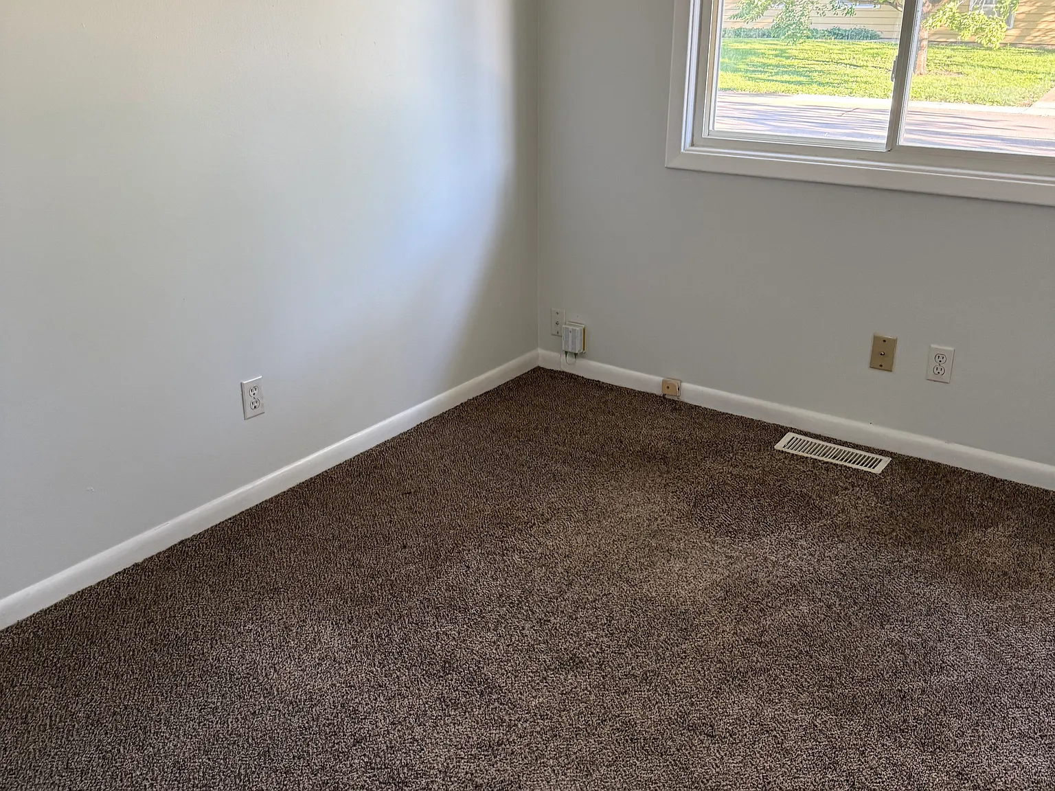 3 bed, 912 sqft, $1,200 — Photo 3