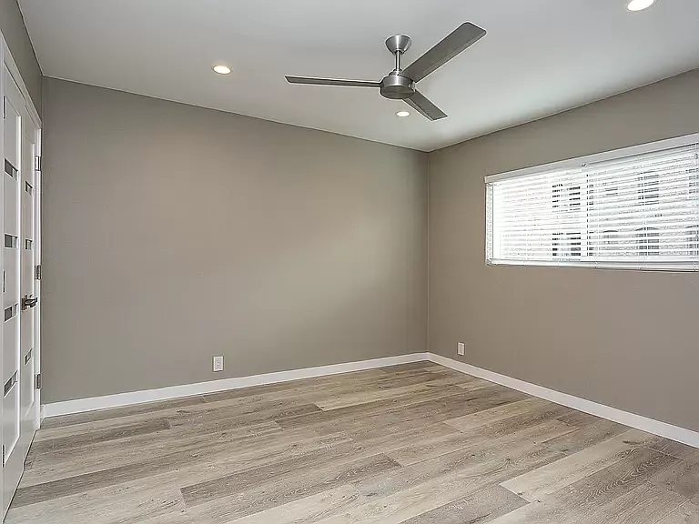 514 S Mariposa Ave #102 — Photo 7