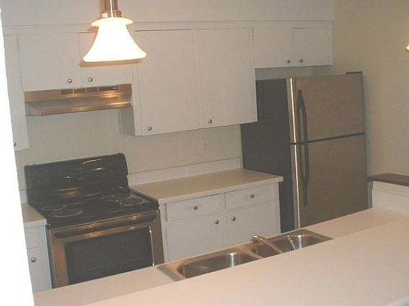 4th image of 4033 Oak St APT A