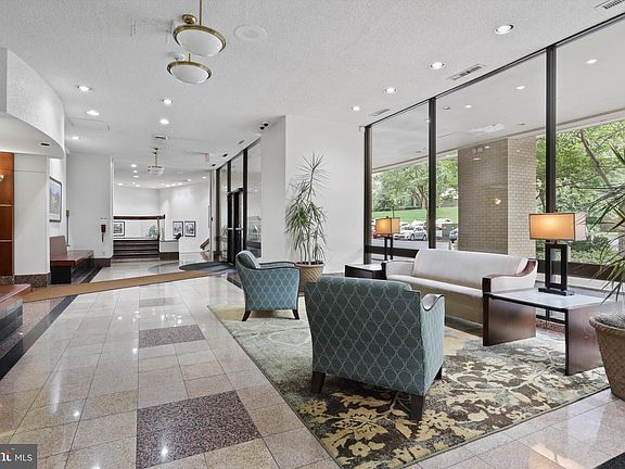3rd image of 203 Yoakum Pkwy APT 1015