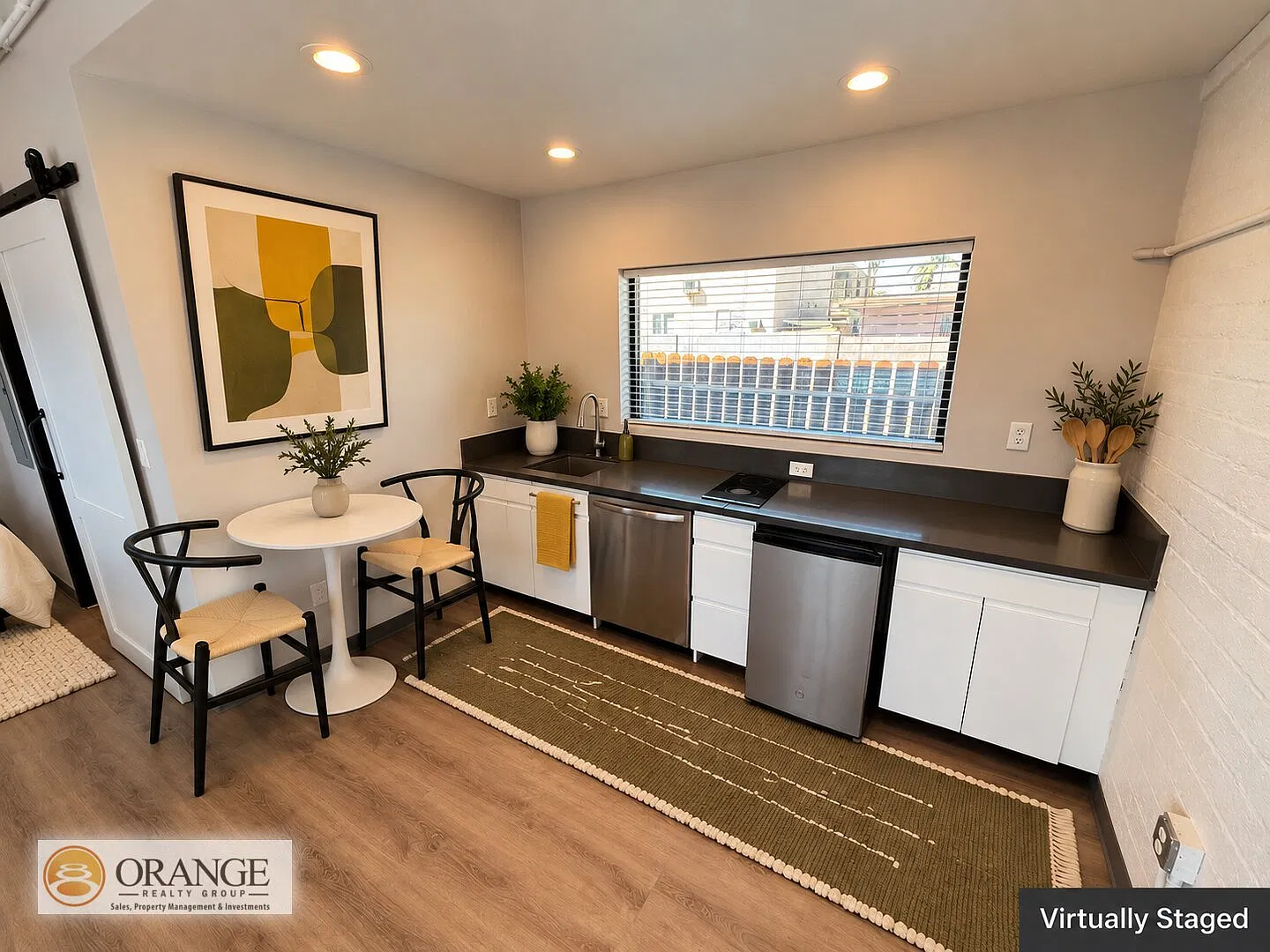 Downtown Boutique Studio Apartment - Move In Special! — Photo 4