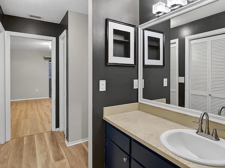 320 Michaels Cir — Photo 25