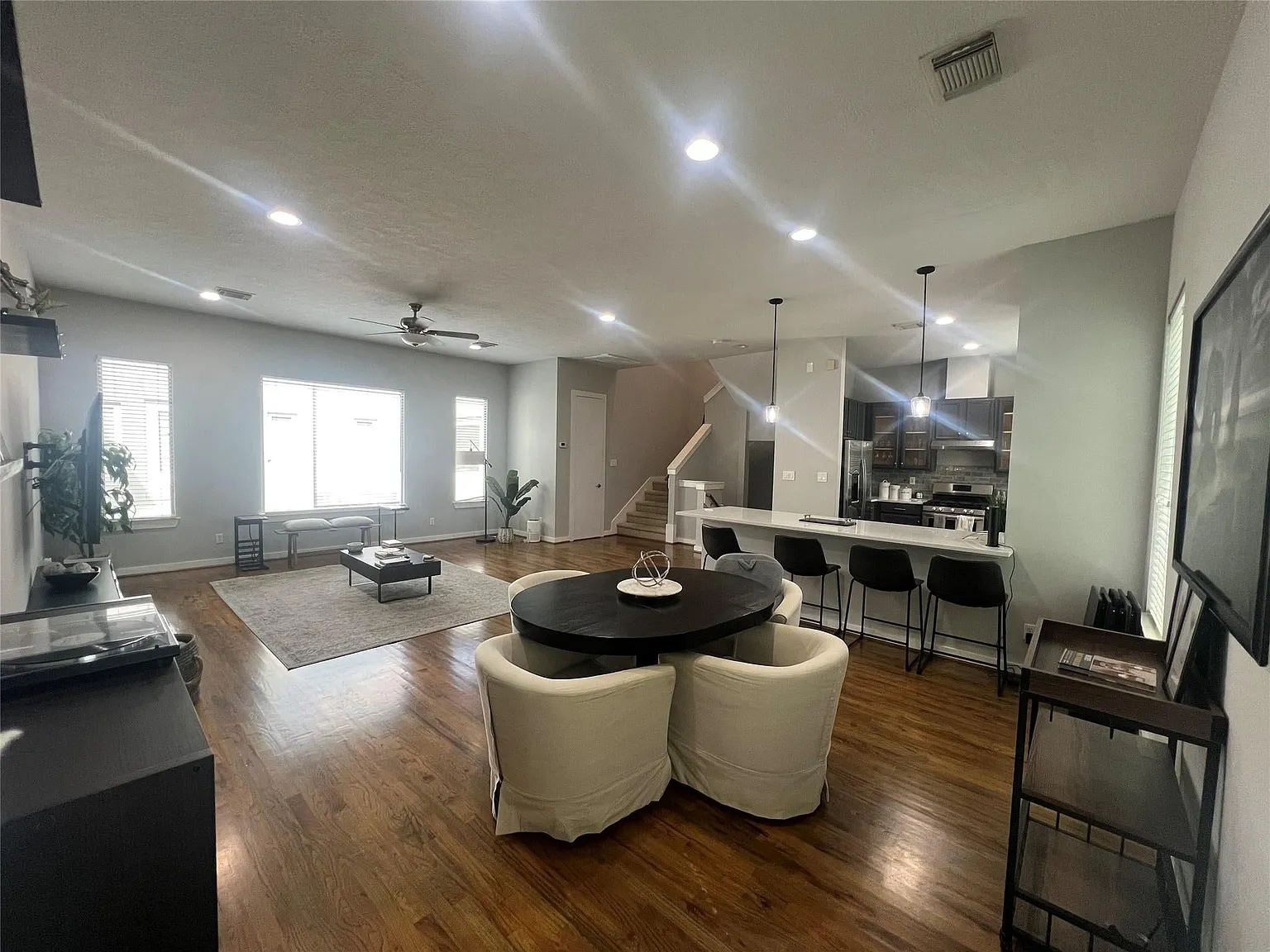 3 bed, 2.5 bath, 1976 sqft, $2,999 — Photo 4