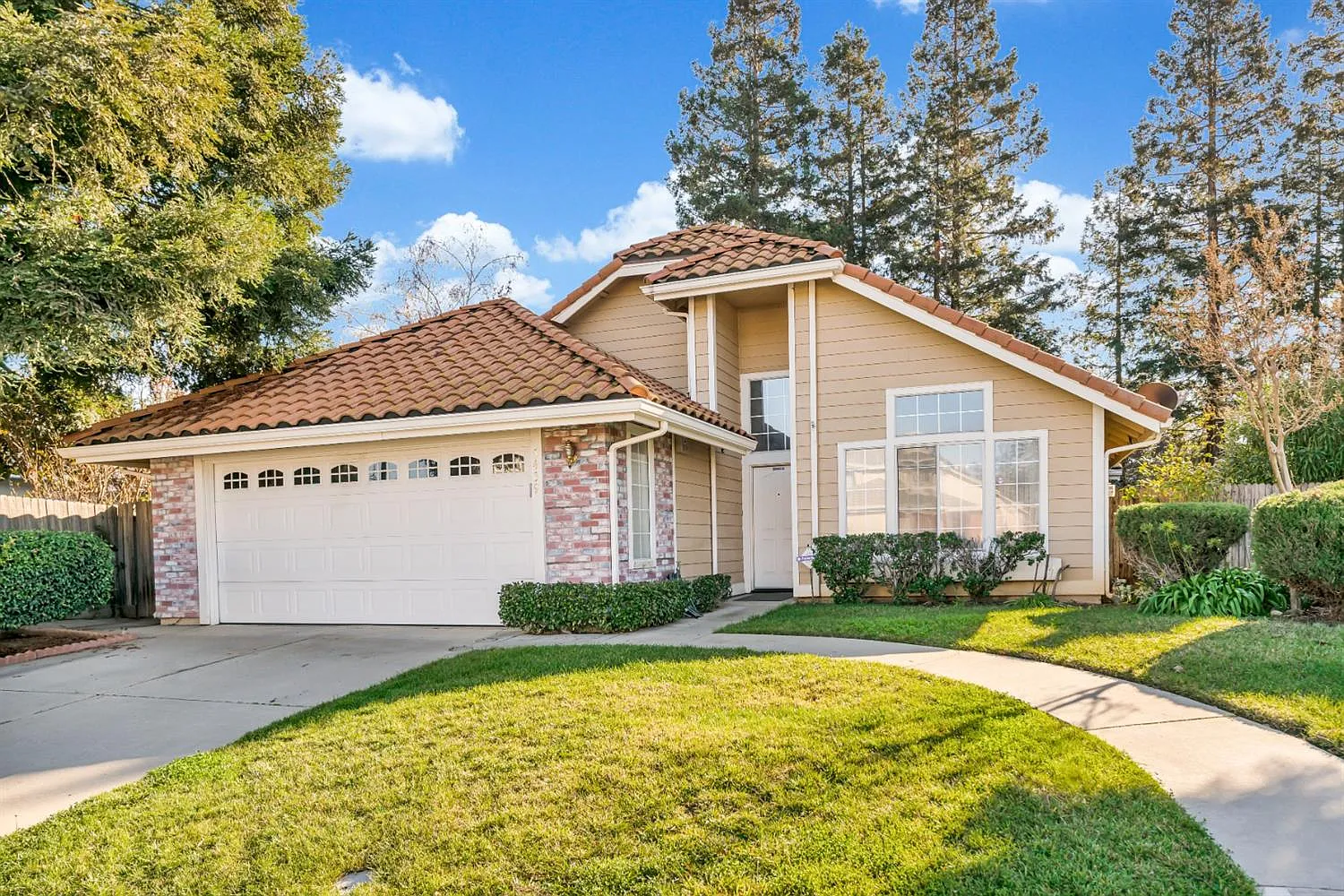 5439 Laguna Park Dr photo 1