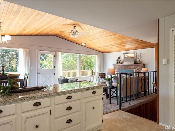 3rd image of 1052 Pinehurst Ct