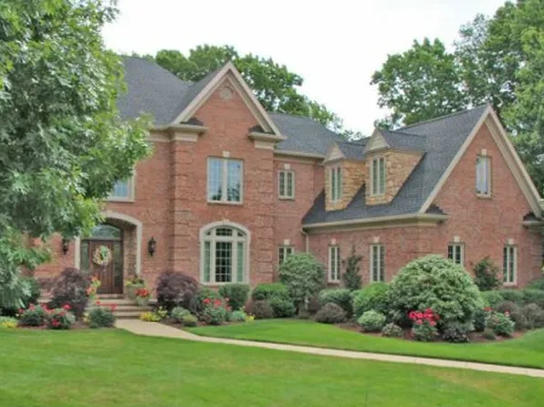 289 Niagara Point Dr, Erie, PA 16507