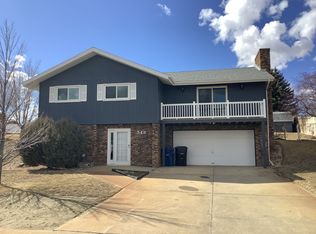 548 4th Ave SW, Dickinson, ND 58601