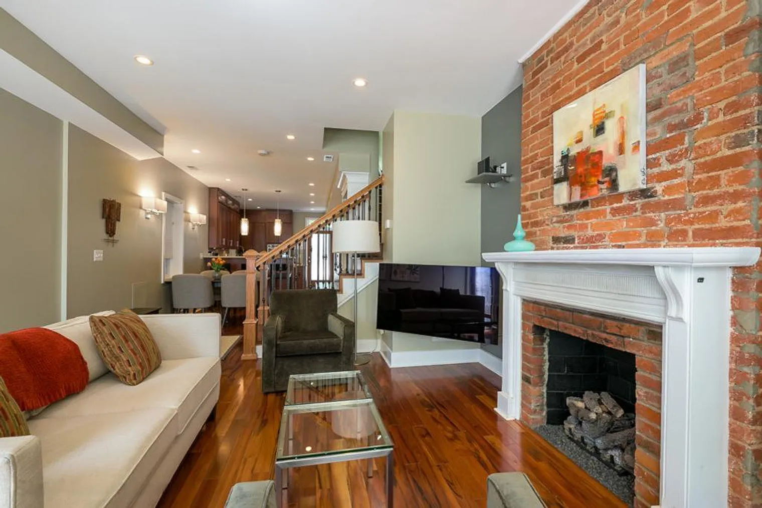 2 bed, 2.5 bath, 16145 sqft, $6,002 — Photo 3