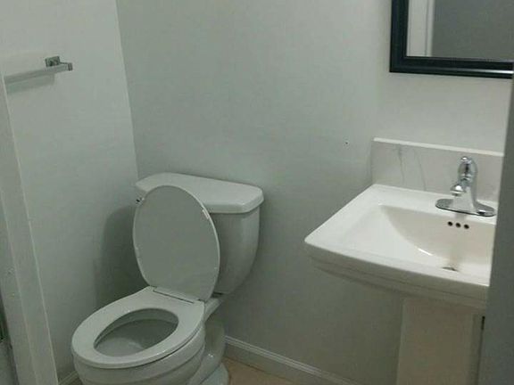 3rd image of 1606 N 15th St APT B
