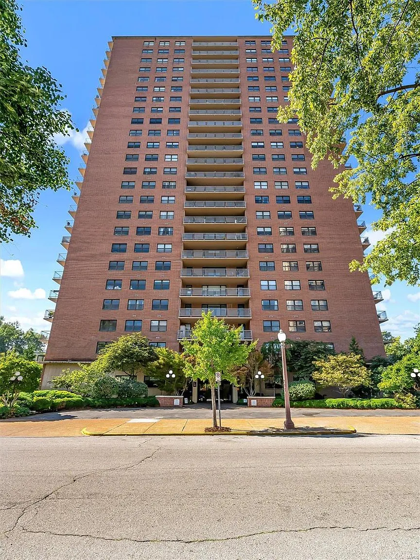 4466 W Pine Blvd APT 4D photo 1