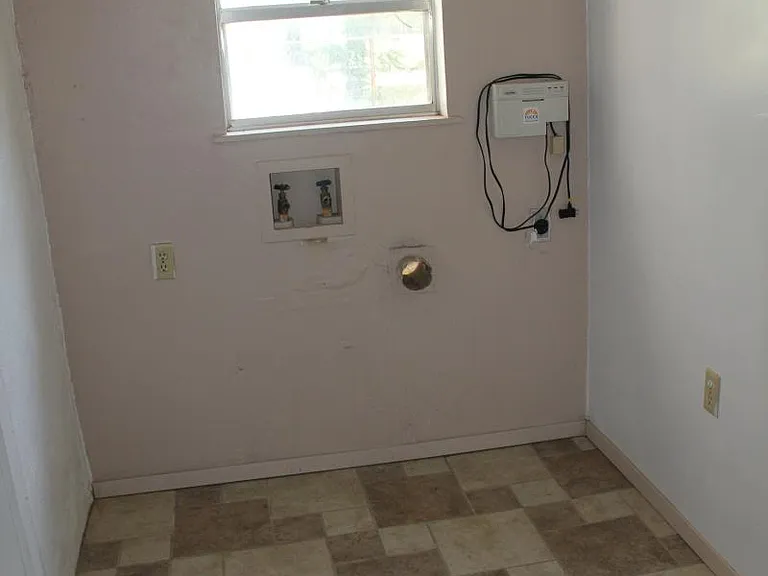 1109 W 14th Ln — Photo 9