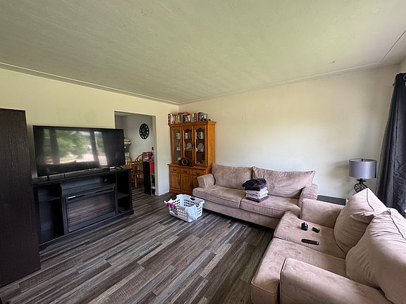 3rd image of 435 Karn St