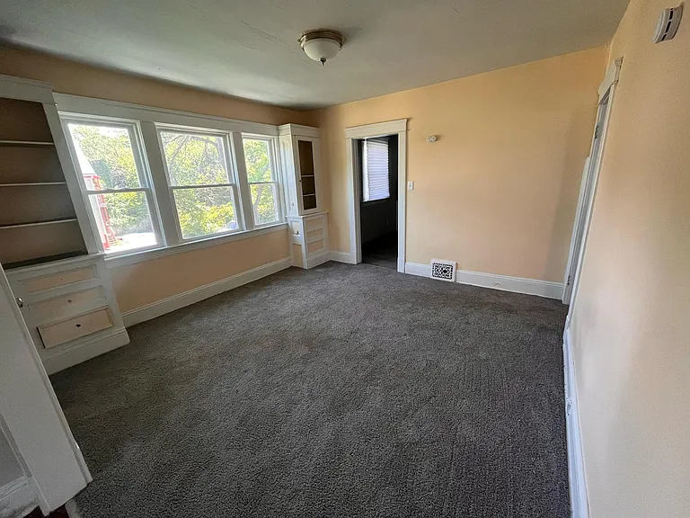 10922 Tacoma Ave — Photo 7