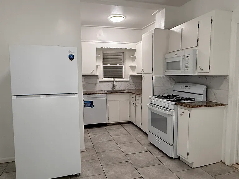 366 Howe Ave #1 — Photo 1