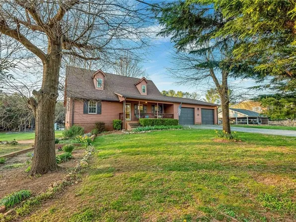 4486 State Highway 268 E, Pilot Mountain, NC 27041