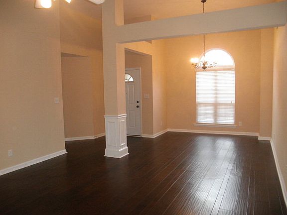 3rd image of 1081 Woodberry Dr