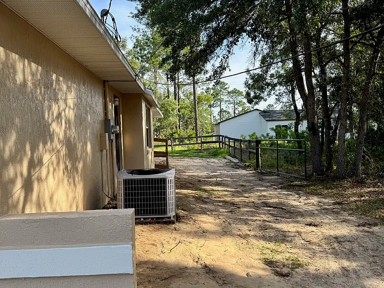 2083 W Swanson Dr — Photo 2