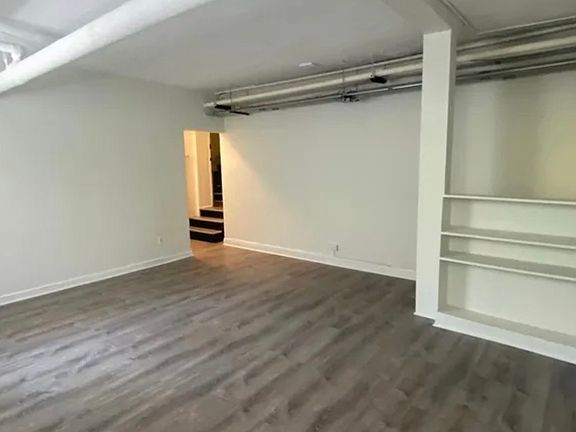 3rd image of 509 W Aldine Ave #G