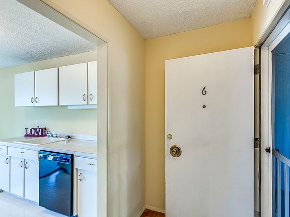 2nd image of 924 Shorewood Dr APT 6