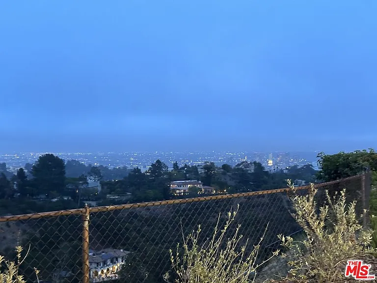 1212 Roberto Ln — Photo 21