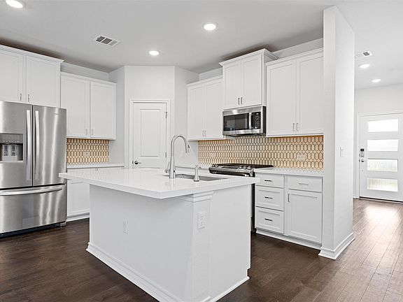 5th image of 15604 Ellinger Dr