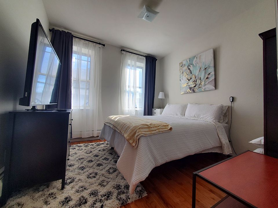 1st image of 1980 2nd Ave APT 2C