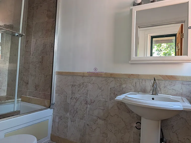 171 Auburn St #8 — Photo 6