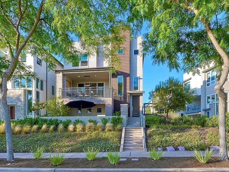 16242 Camden Cir — Photo 1
