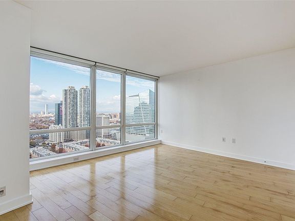4th image of 2 2nd St APT 2808