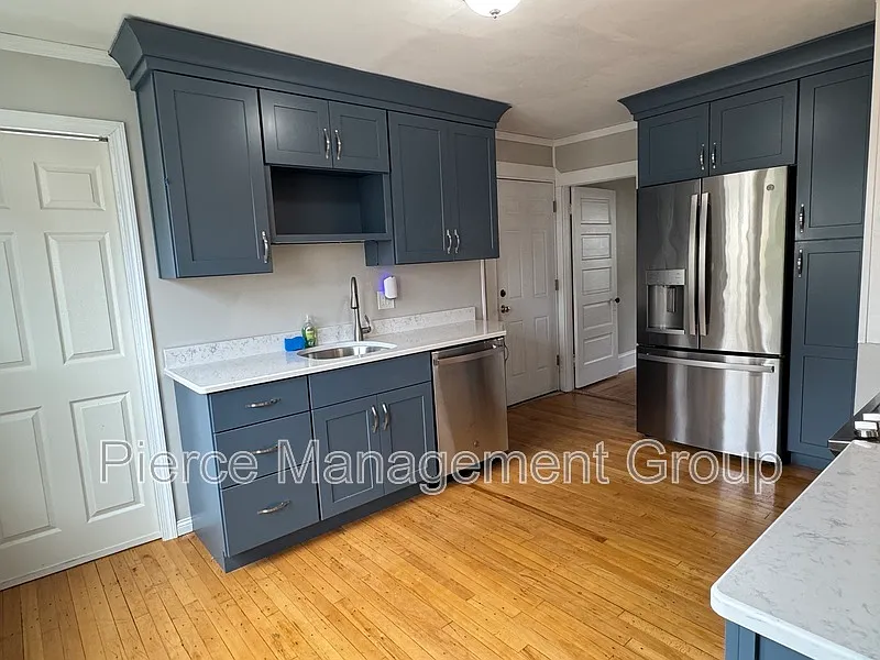 3 bed, 1.0 bath, 1128 sqft, $2,250 — Photo 3