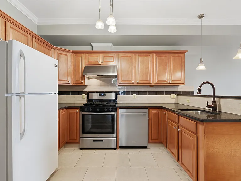 21 Saint Pauls Ave #1 — Photo 5