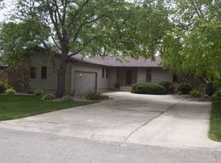 1205 Skyline Dr, Watertown, SD 57201