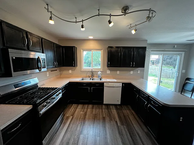 443 Rachel Cir — Photo 12