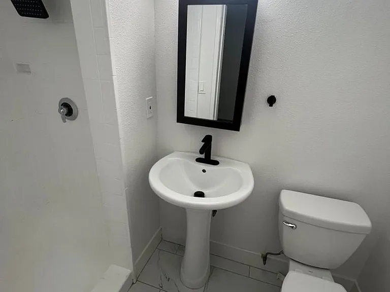 Blake Manor — Photo 6