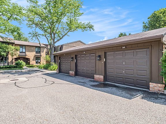 3rd image of 841 Greenhills Dr