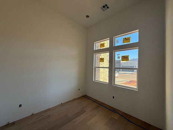4th image of 547 W 30 S