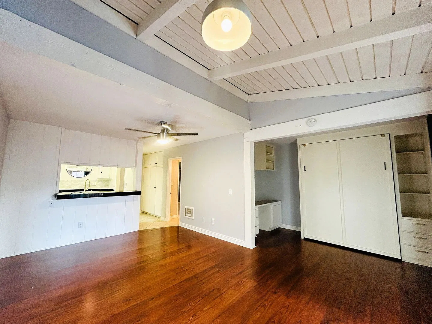 1040 W. MacArthur — Photo 1