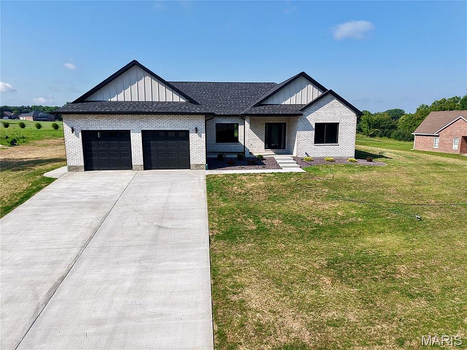 1st image of 52839 Norwoods Pl