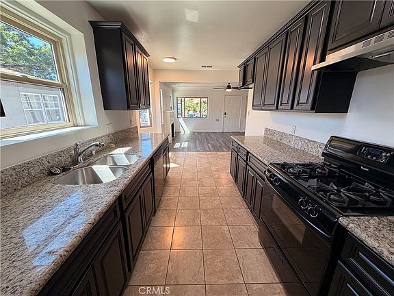 4th image of 7108 Heliotrope Ave