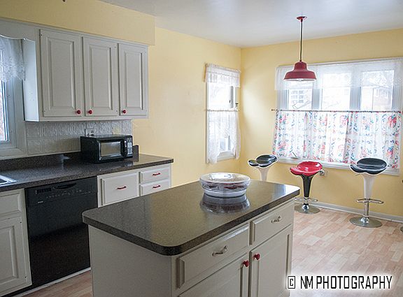 5th image of 9828 Warren Ave
