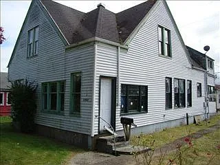 2802 Sumner Ave photo 1
