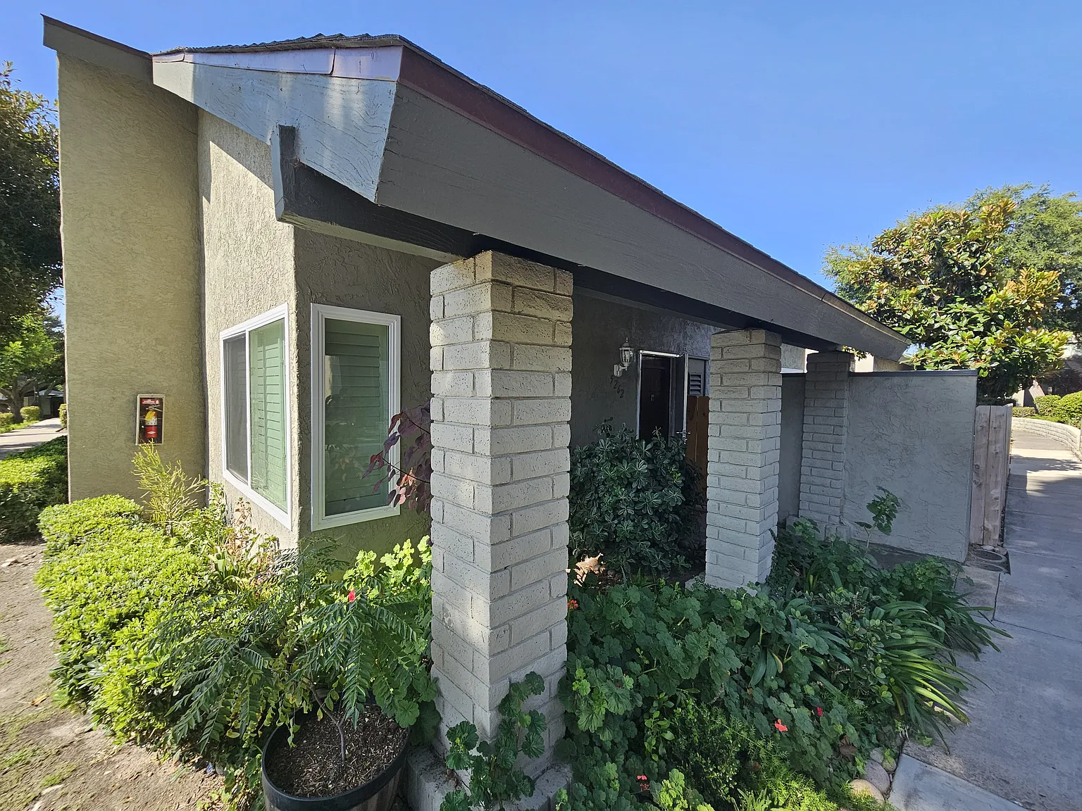 4 bed, 1450 sqft, $4,500 — Photo 2