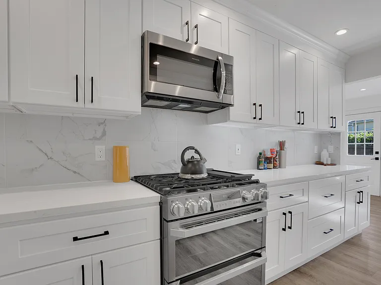 Leonard Dr — Photo 17