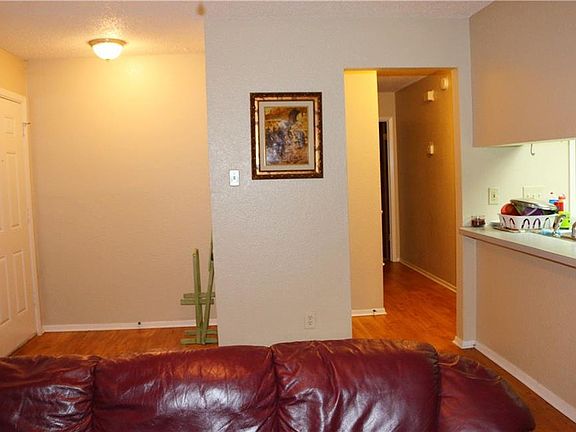 3rd image of 7101 Woodhue Dr